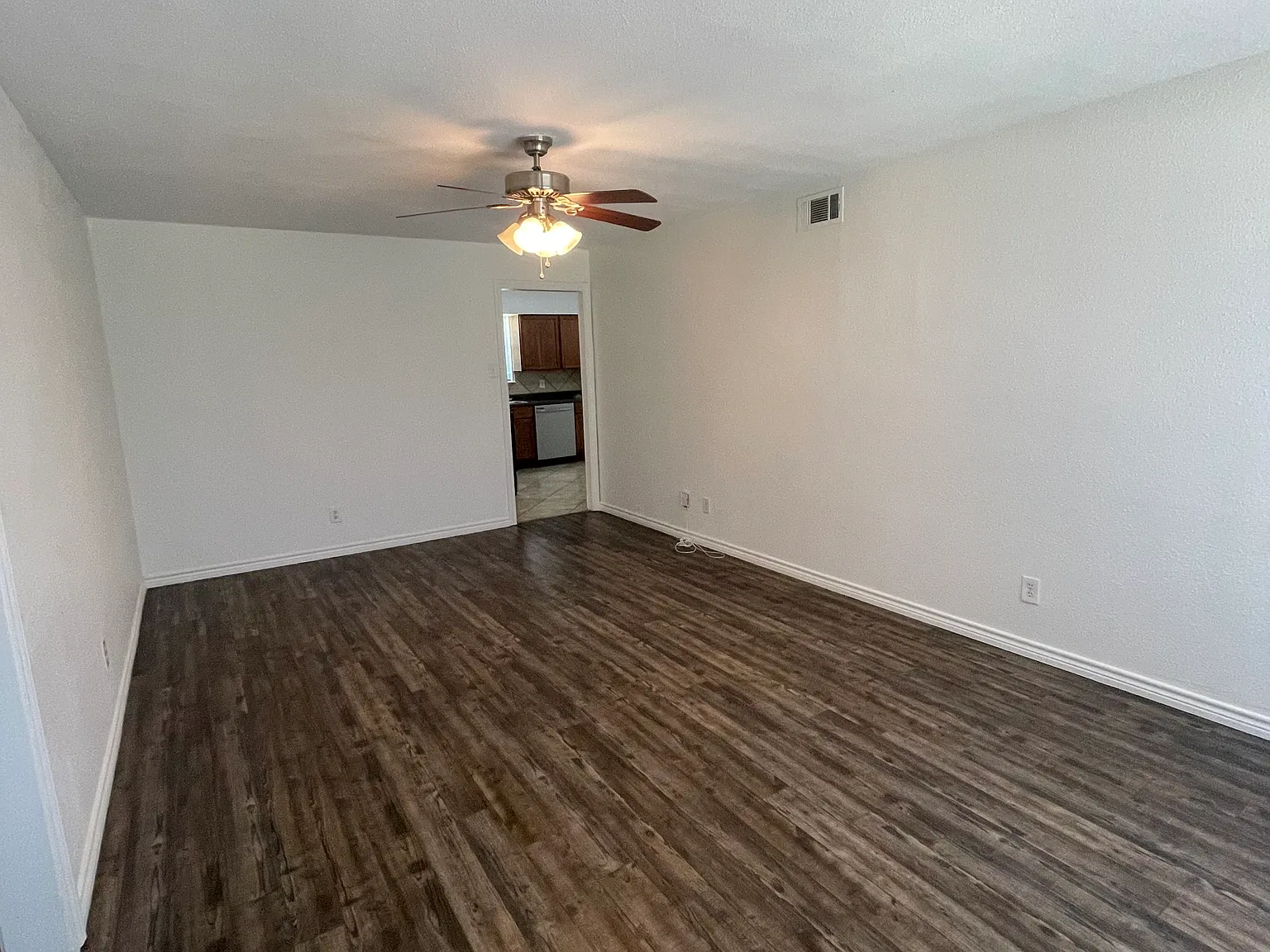 3 bed, 1209 sqft, $2,250 — Photo 3