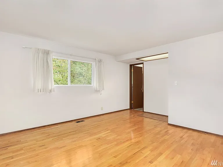 17504 NE 21st St — Photo 11