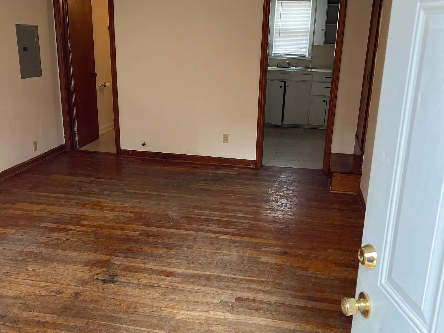 1139 S Market St — Photo 4