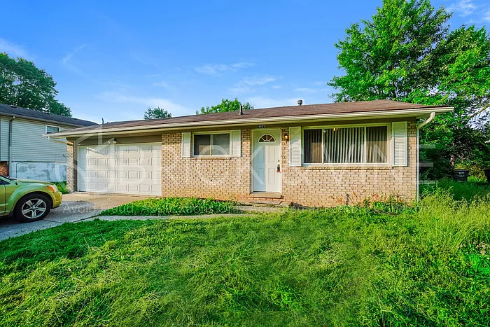 4985 Refugee Rd photo 1