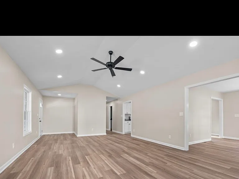 215 Beech St — Photo 18