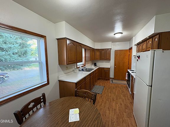 4th image of 336 Main St