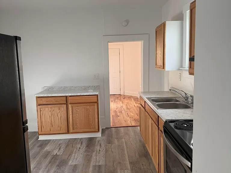 1144 Adams St — Photo 8