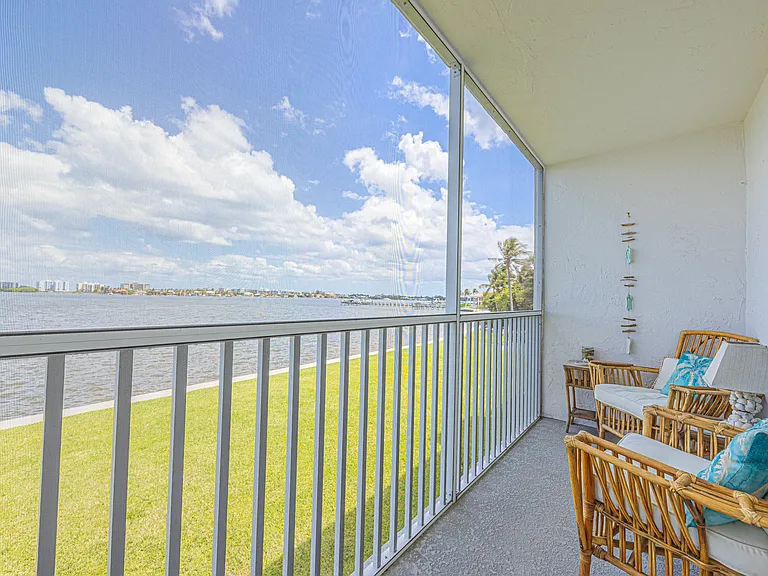 1516 S Lakeside Dr #203 — Photo 1