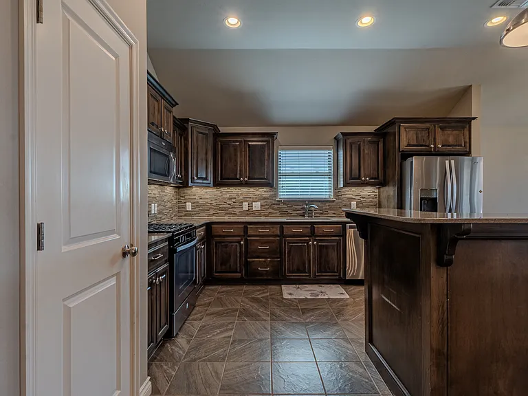 19213 Blanco Dr — Photo 20