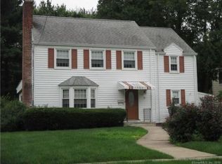 21 Tecumseh Rd, West Hartford, CT 06117