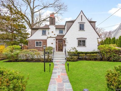 200 Larchmont Avenue, Larchmont, NY, 10538