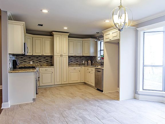5th image of 318 Estate Dr