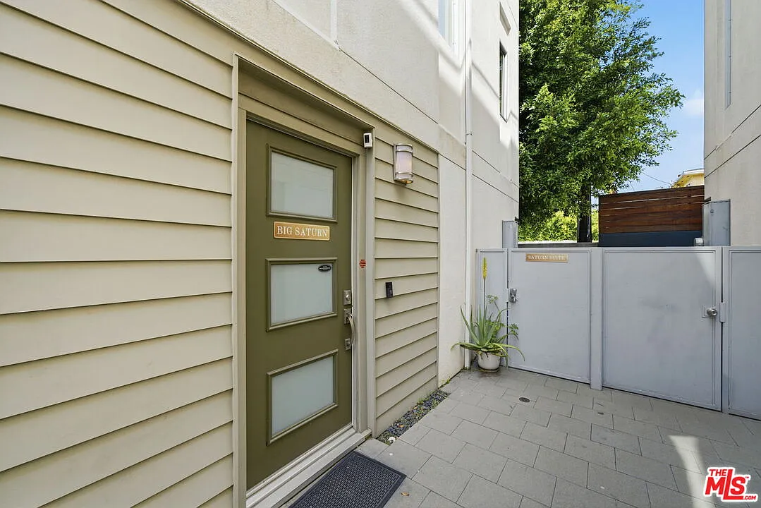 3 bed, 3.0 bath, 2000 sqft, $5,950 — Photo 3