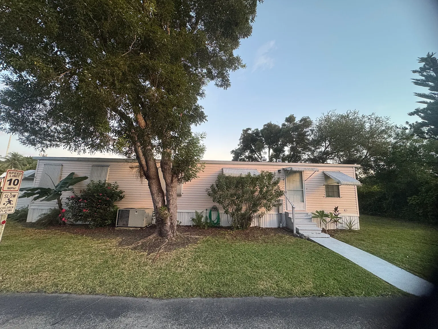 2 bed, 850 sqft, $3,000 — Photo 2