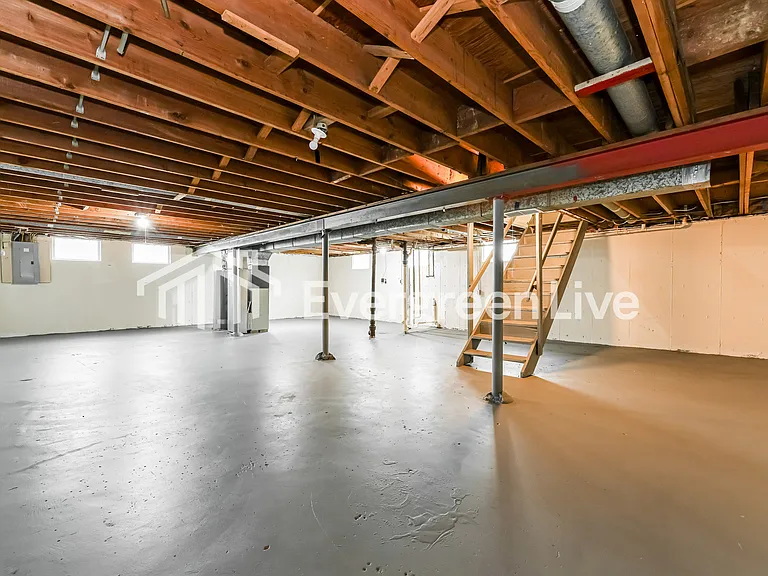 697 Cranford Dr — Photo 14