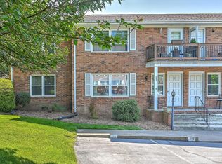 27 Capri Ln, Hendersonville, NC 28791