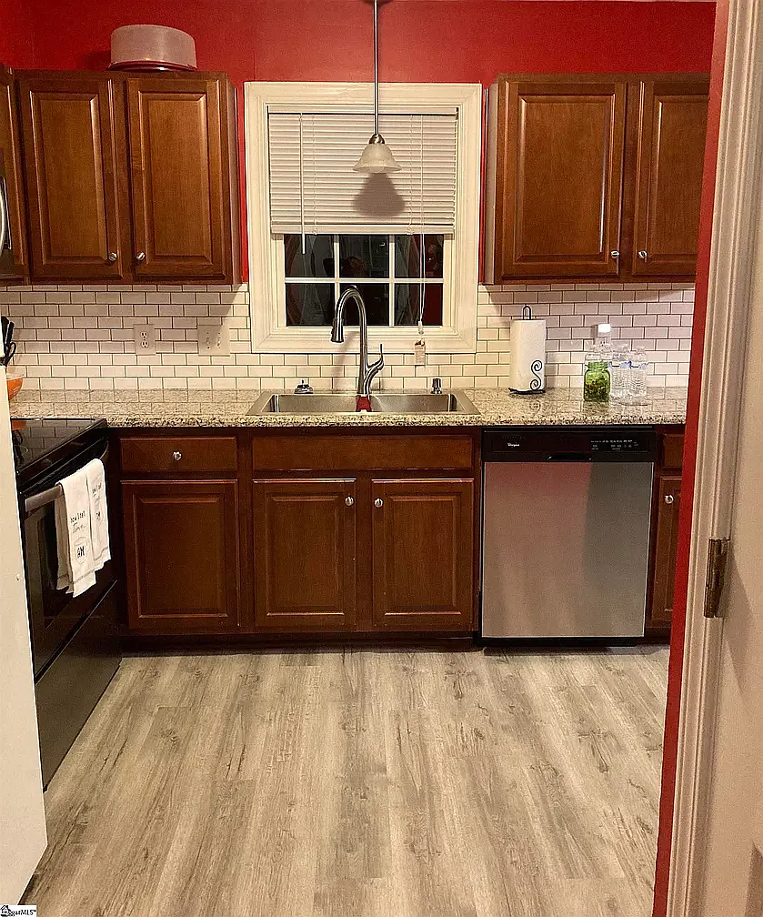 3 bed, 1.5 bath, 1300 sqft, $1,850 — Photo 3