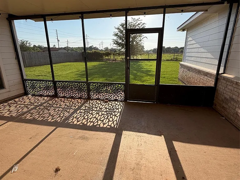 14049 Overstreet Dr — Photo 20