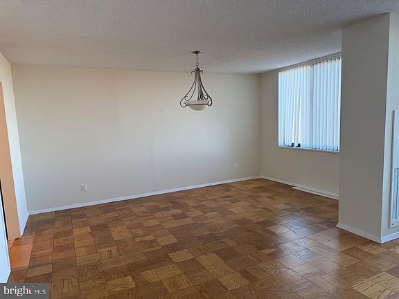 5th image of 5225 Pooks Hill Rd APT 1804N