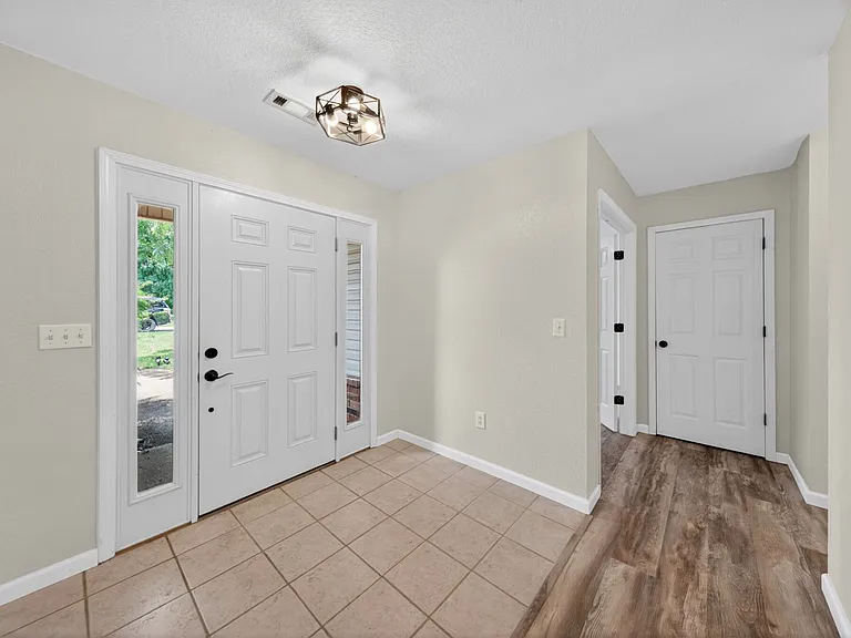 903 Tyra Ln — Photo 21