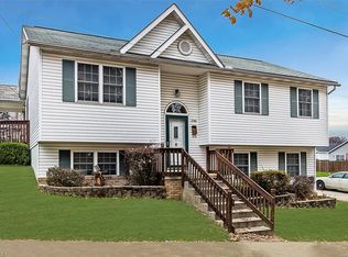 2745 Trenton Rd, Akron, OH 44312