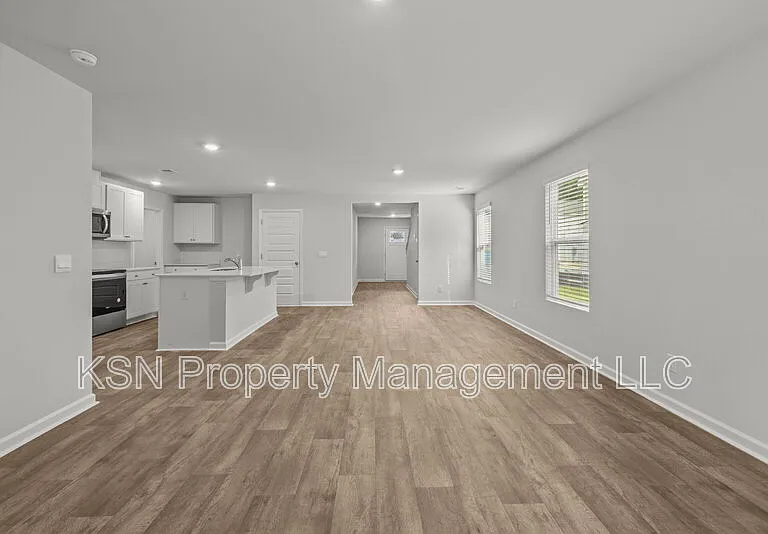 129 Azure Dr — Photo 13