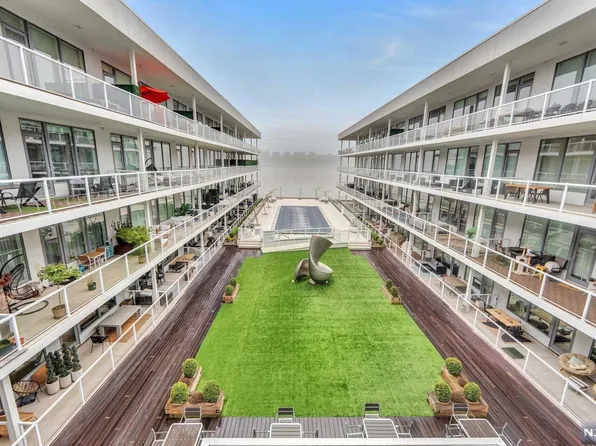 3 Somerset Ln Unit 512, Edgewater, NJ 07020