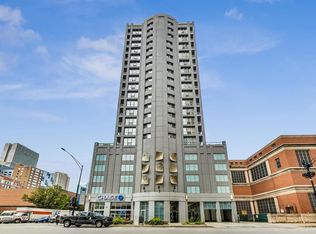 600 N Dearborn St APT 807, Chicago, IL 60654