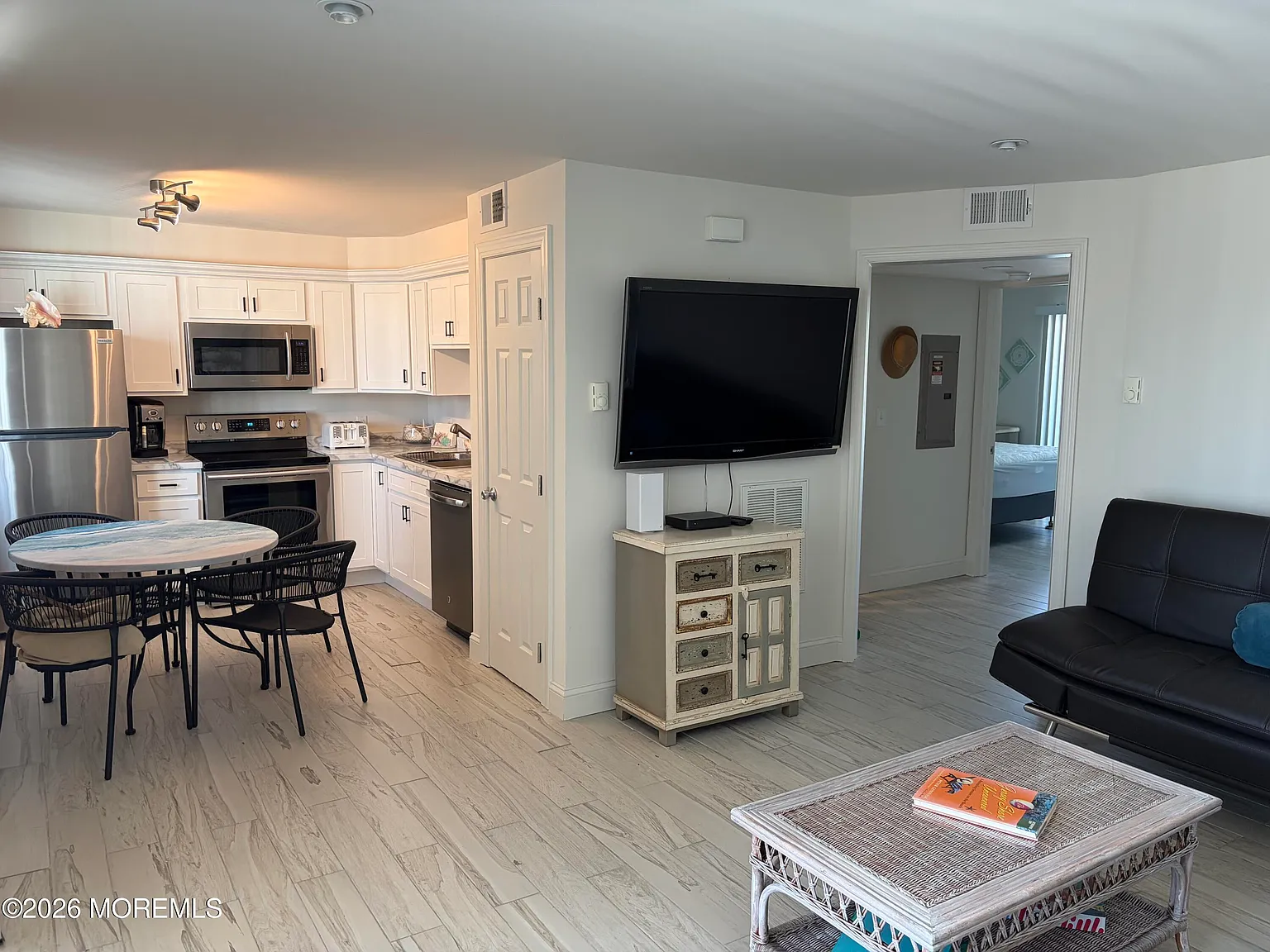 2 bed, 875 sqft, $2,900 — Photo 2