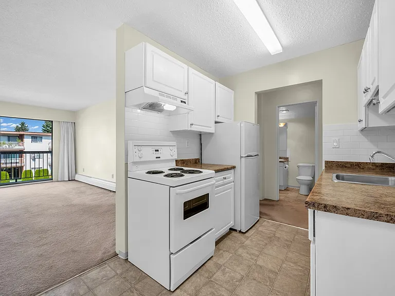 5130 Irving St — Photo 14