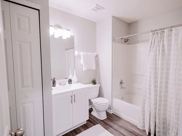 Soaking bathtub