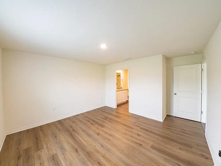 1828 Grand Ridge St S — Photo 10