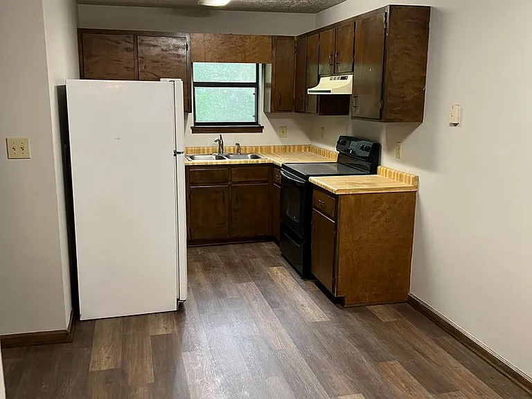 212 Laurie Dr — Photo 4