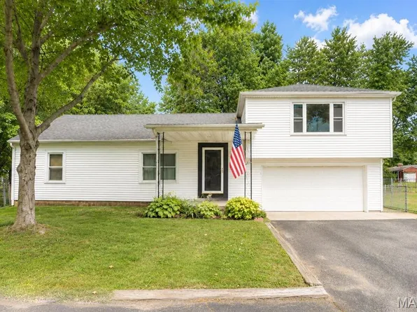 15 Belle Dr, Fairview Heights, IL 62208
