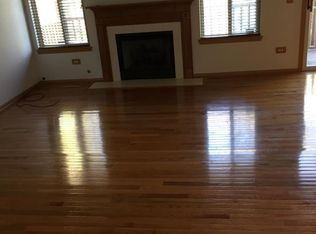 2246 Woodside Dr, Carpentersville, IL 60110