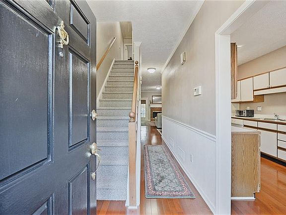 2nd image of 3997 Elm St