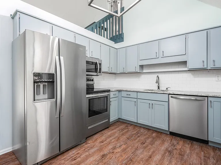 2 Tiffany Pl — Photo 5