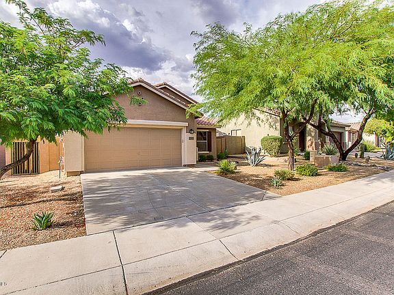 3rd image of 2542 W Warren Dr