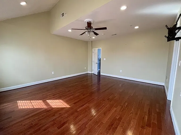 611 Quincy St NW #4 — Photo 14