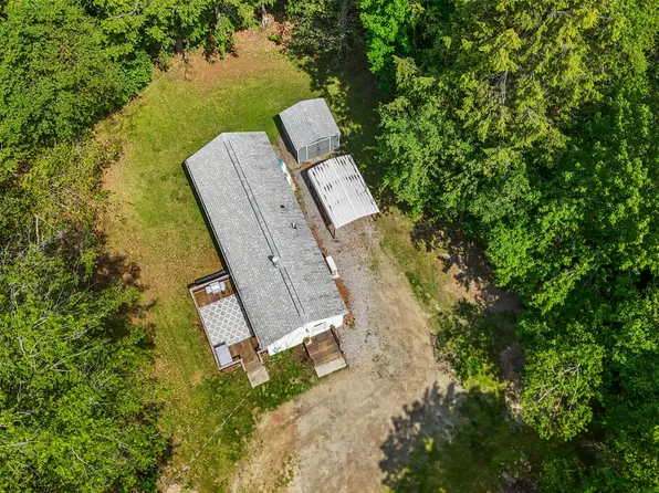15 Kreutzer Rd, Peru, MA 01235