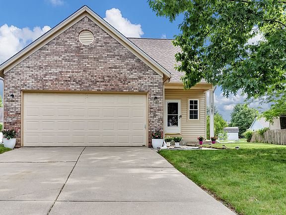 3rd image of 10281 Carmine Dr
