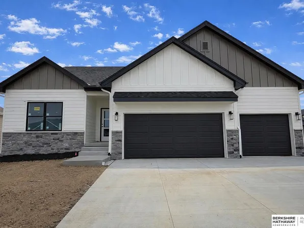 6328 208th St, Elkhorn, NE 68022