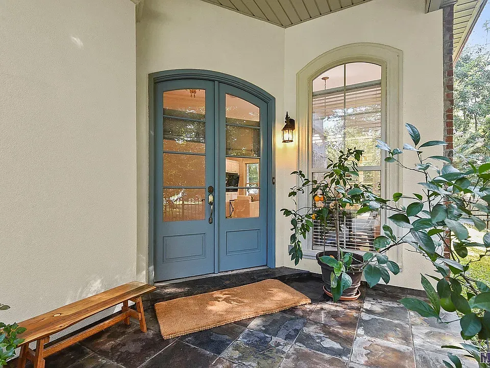 3 bed, 1968 sqft, $2,500 — Photo 2