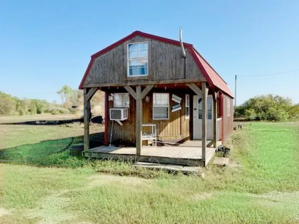 103 Dog Fish Dr, Palacios, TX 77465