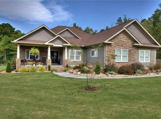 136 Caverns Way NE, Calhoun, GA 30701