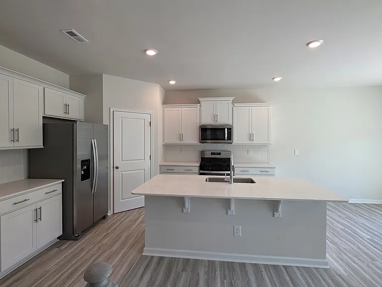 1600 Secrest Commons Dr — Photo 9
