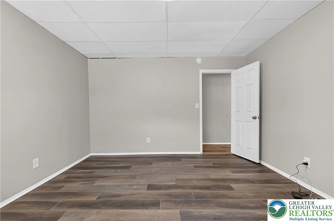 2 bed, 1100 sqft, $1,225 — Photo 2