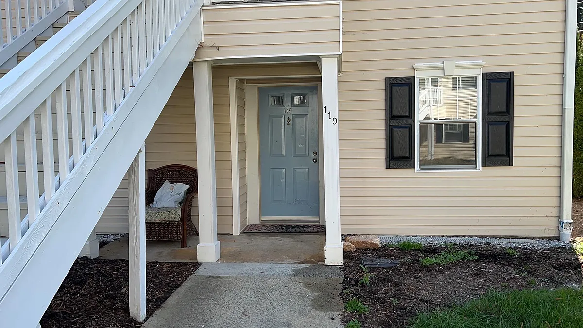 Front Entrance - 119 Kingsbury Dr