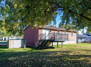 3980 Ridgelea Dr, Lockport, NY 14094