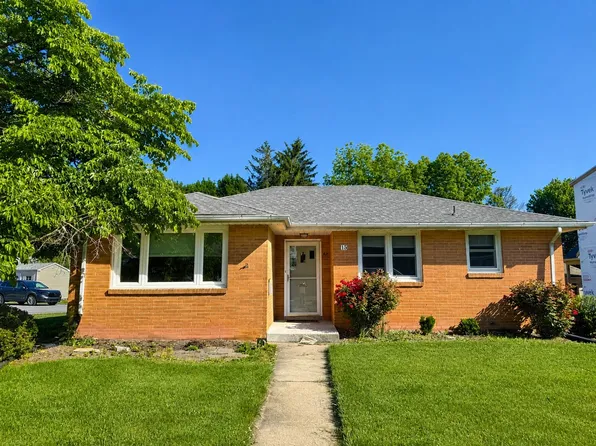 15 E Market St, Lititz, PA 17543