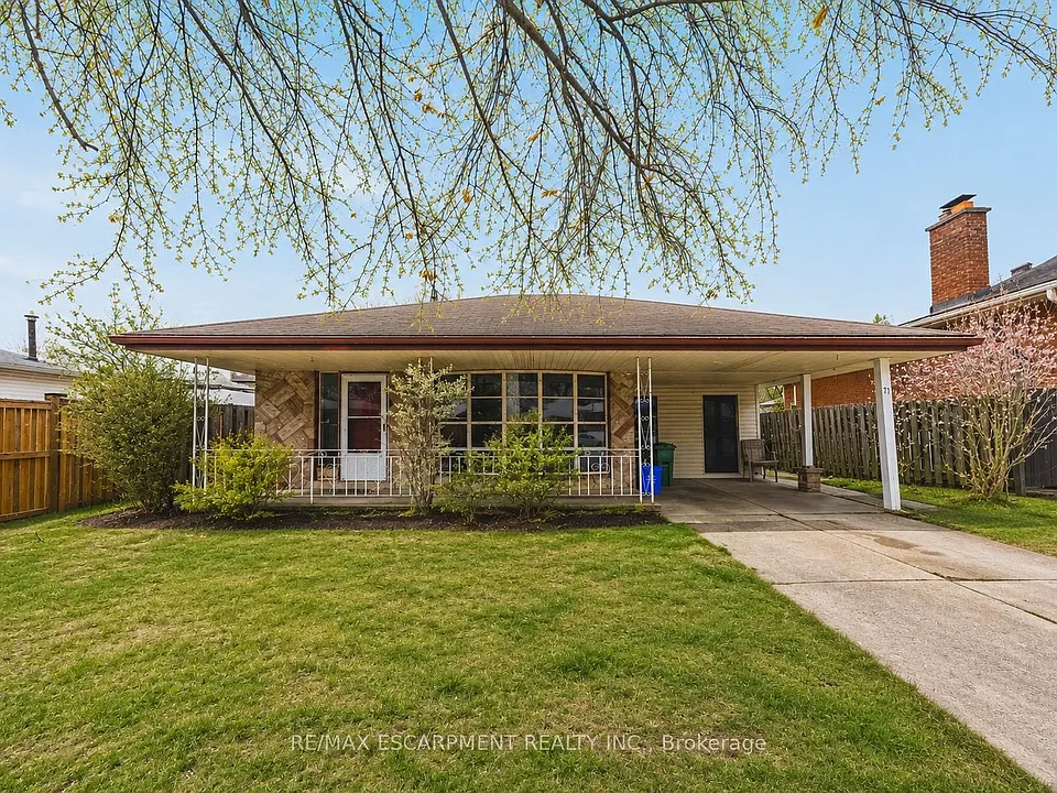 71 Hoover Cres