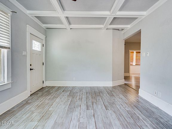 3rd image of 203 N Oleander Ave