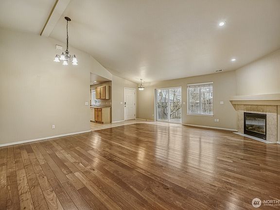 3rd image of 13421 Des Moines Memorial Drive S