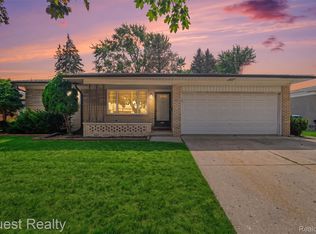 3450 Shampo Dr, Warren, MI 48092